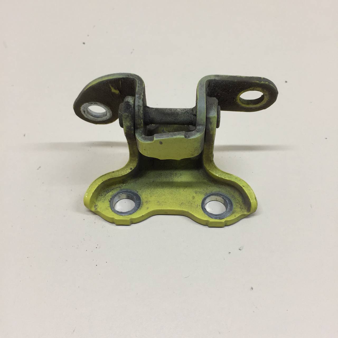 Петля двери задней левой верхняя Peugeot 107 2006-2014