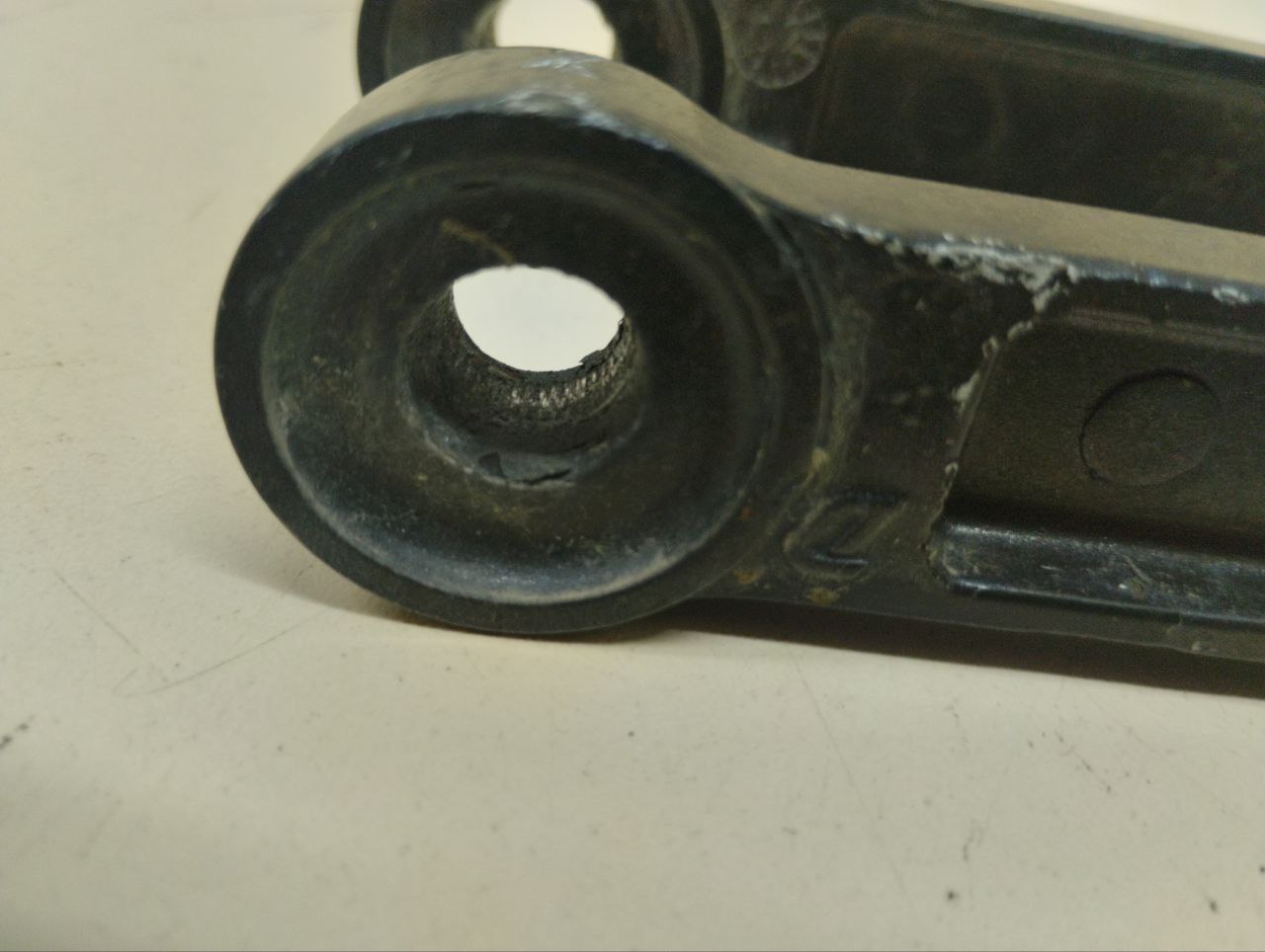 Поводок стеклоочистителя передний левый Chevrolet TrailBlazer (GMT360) 2001-2010