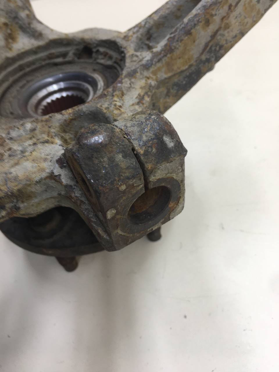 Кулак поворотный передний правый Chevrolet Aveo T300 2011>