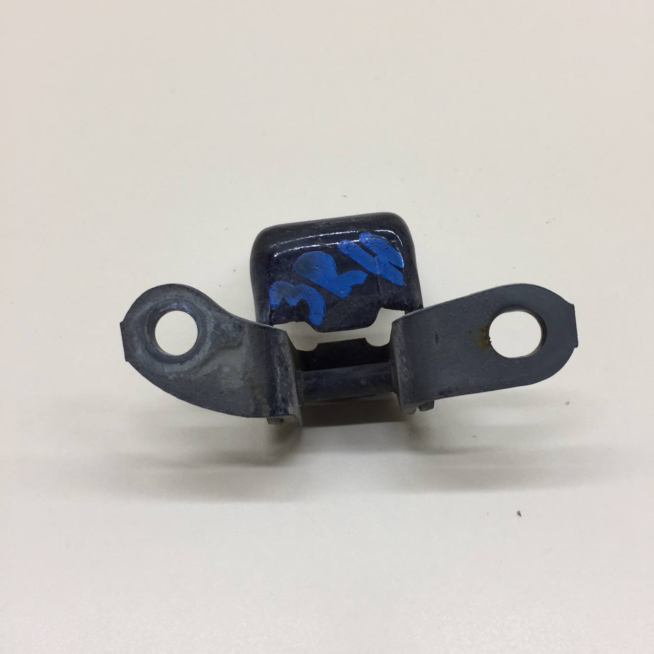 Петля двери задней правой нижняя Toyota Auris (E150) 2006-2012