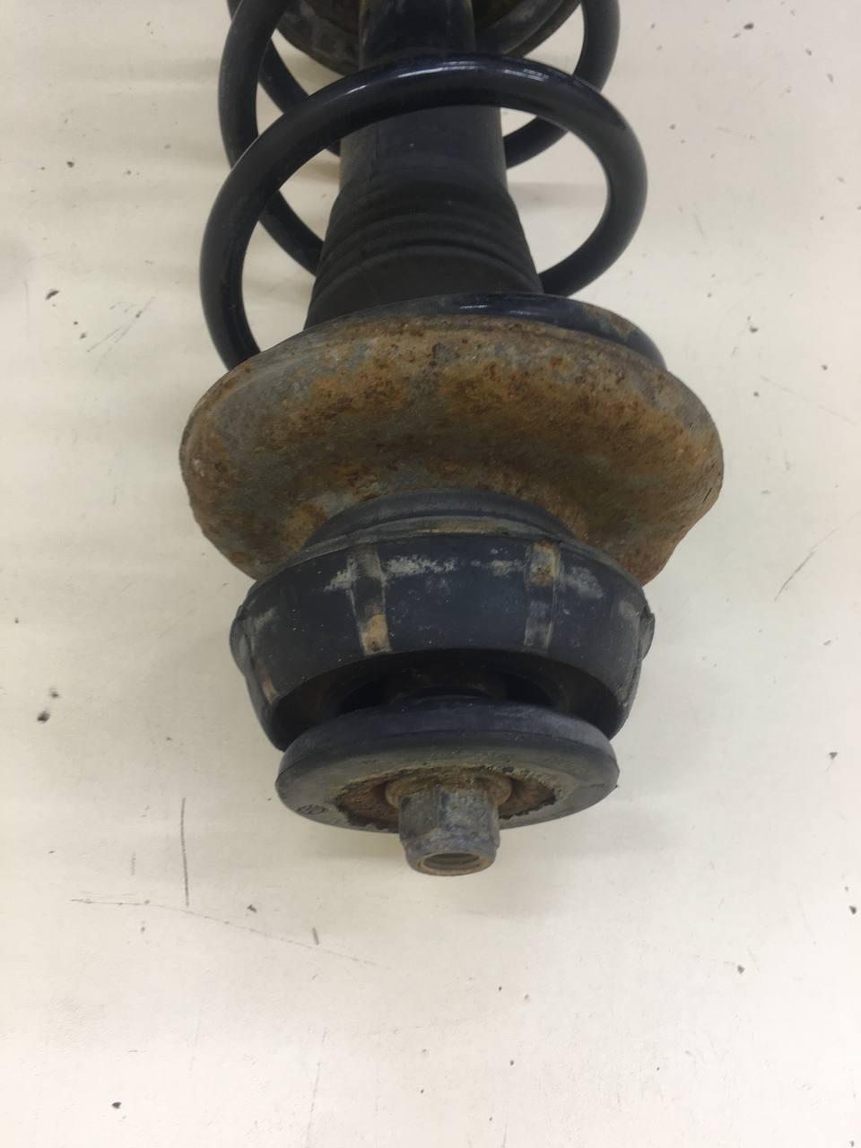 Амортизатор передний Nissan Almera 3 (G11, G15) 2012>