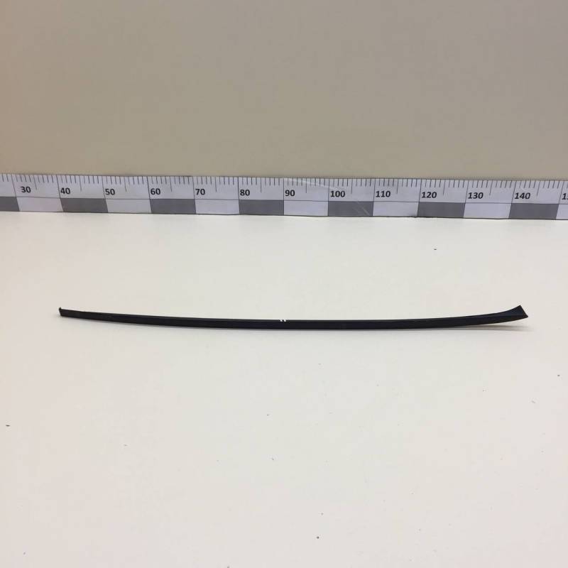 Молдинг лобового стекла Volkswagen Passat B7 2011-2015