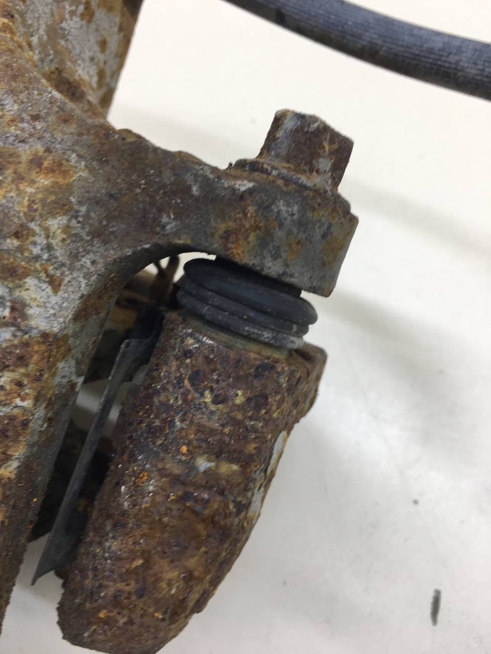 Суппорт передний левый Mitsubishi ASX (GA) 2010>