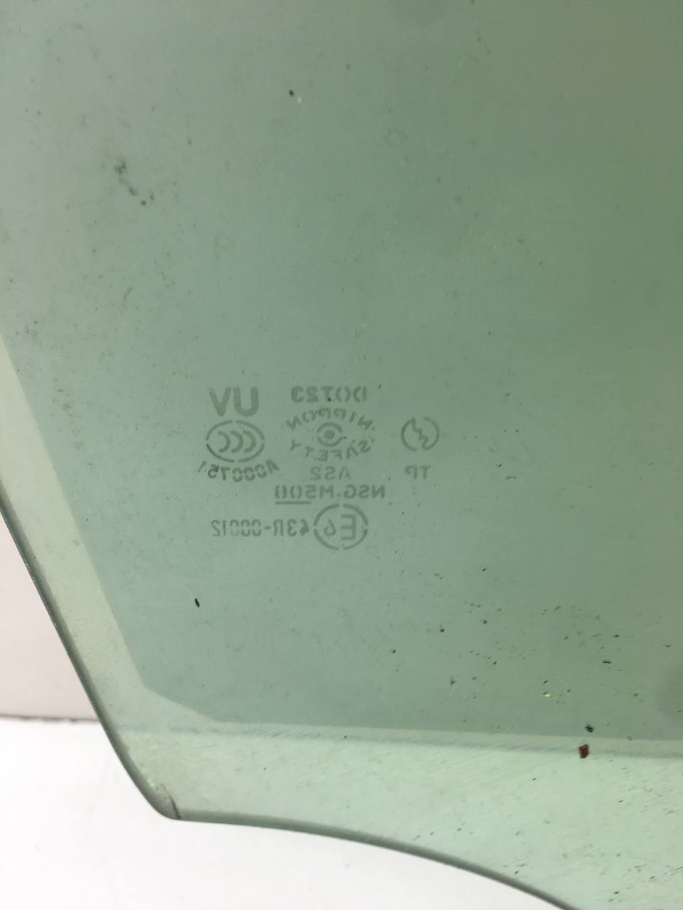 Стекло двери передней правой Nissan Skyline (V36) 2006-2014