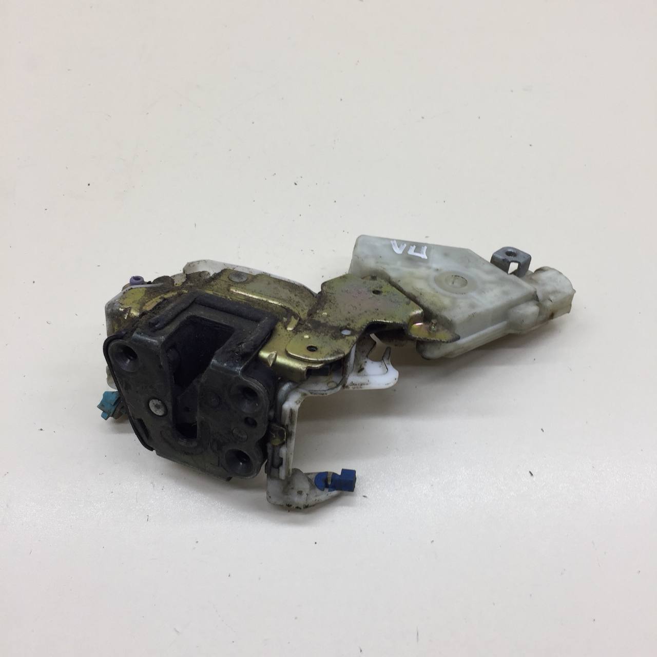 Замок двери передней левой Nissan Almera Classic (B10) 2006-2013