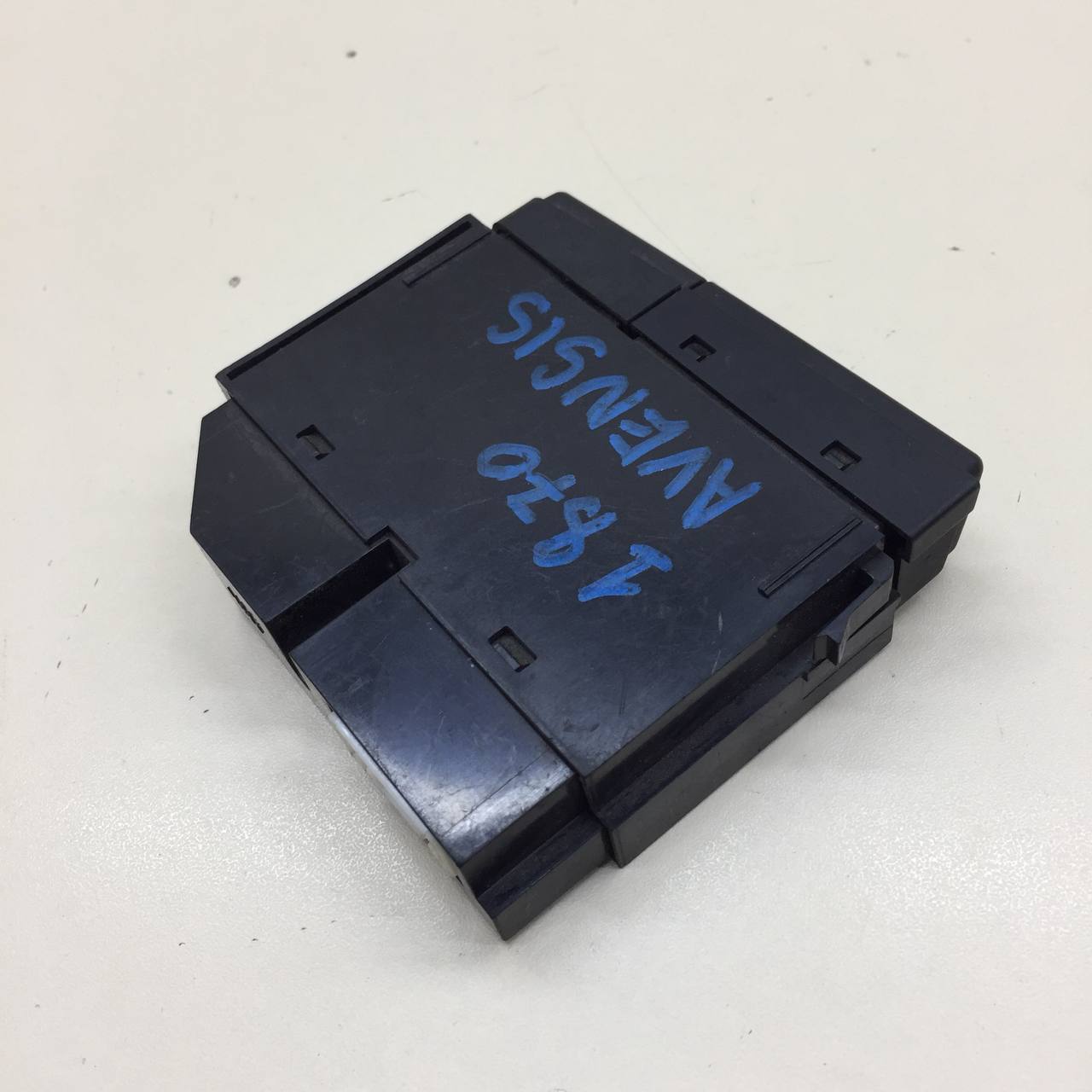 Кнопка обогрева заднего стекла Toyota Avensis (T250) 2003-2009