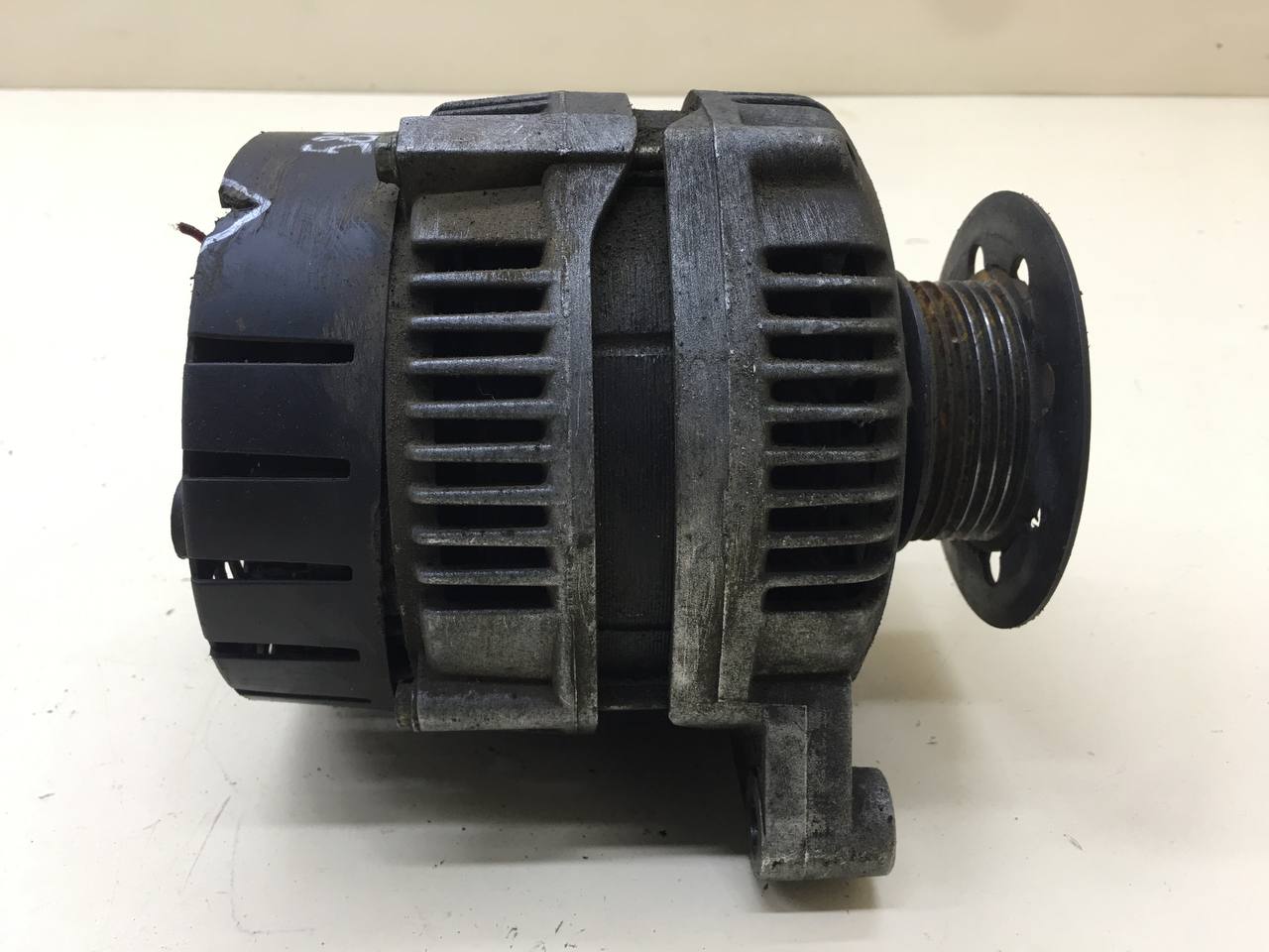 Генератор Volkswagen Passat B5 2000-2005