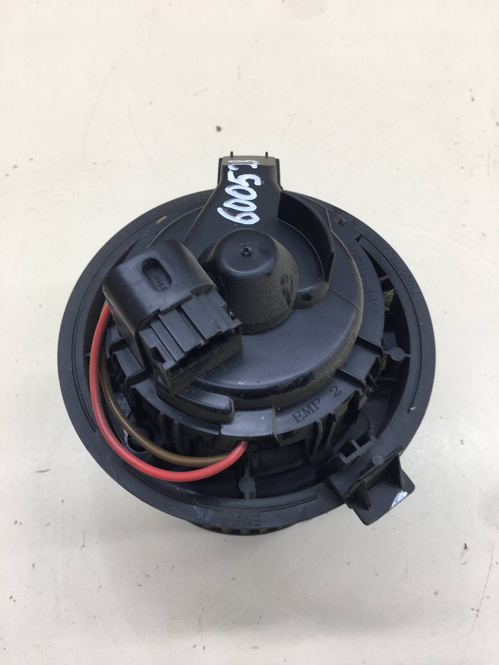 Моторчик отопителя Lada X-RAY 2016>