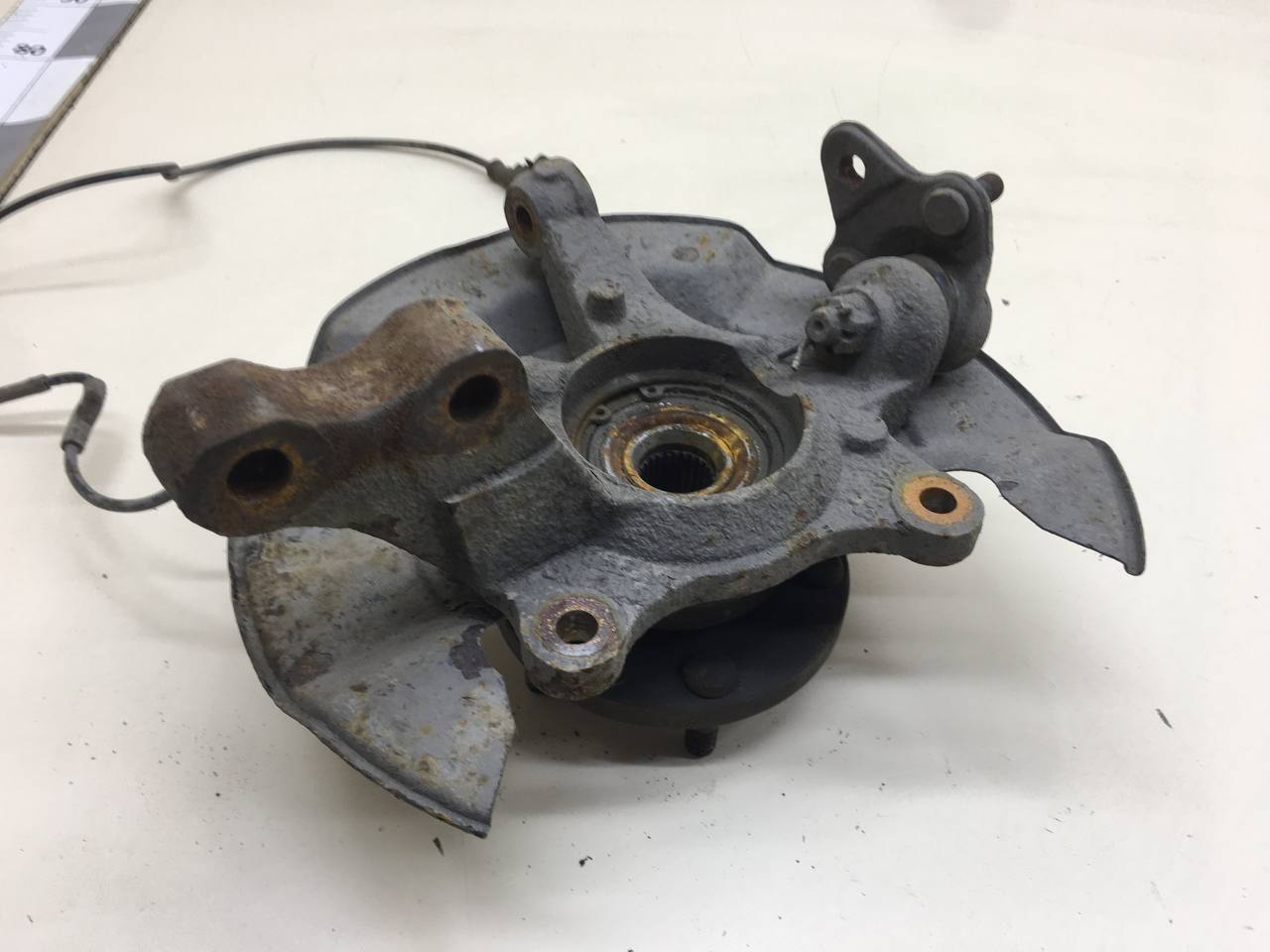 Кулак поворотный передний правый Geely Emgrand EC7 2008>