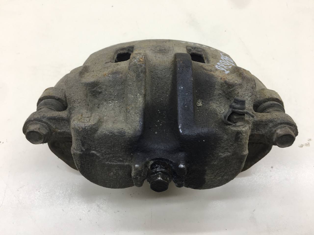 Суппорт передний правый SsangYong Rexton 2 2006-2012