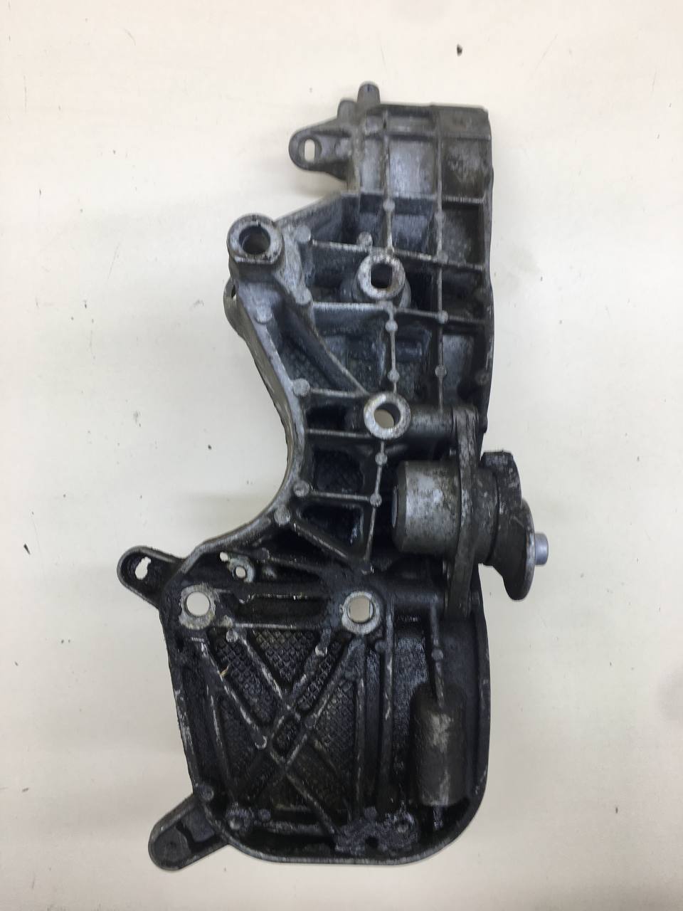 Кронштейн генератора Renault Sandero 2009-2014