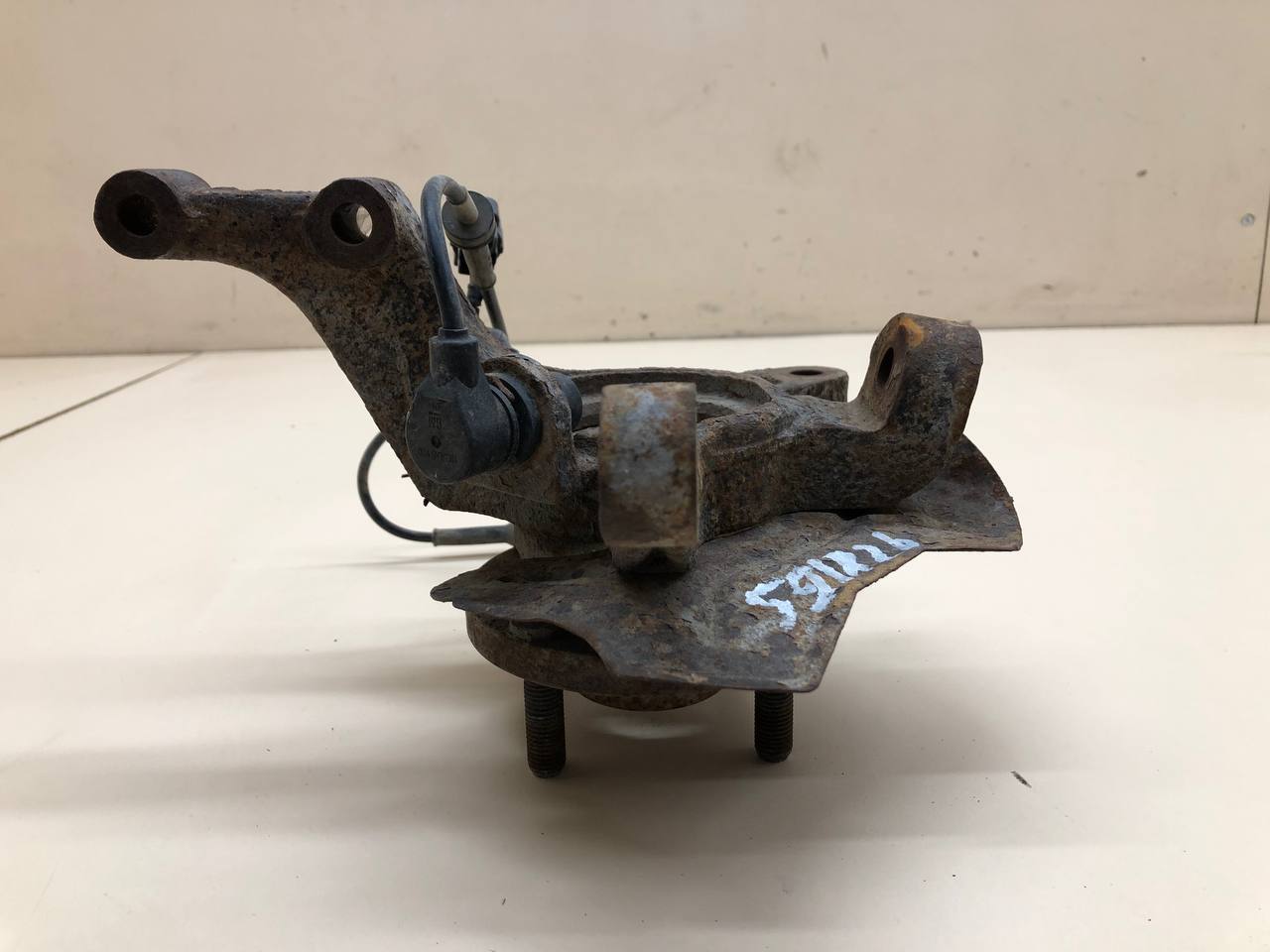 Кулак поворотный передний левый Chevrolet Aveo T250 2005-2011