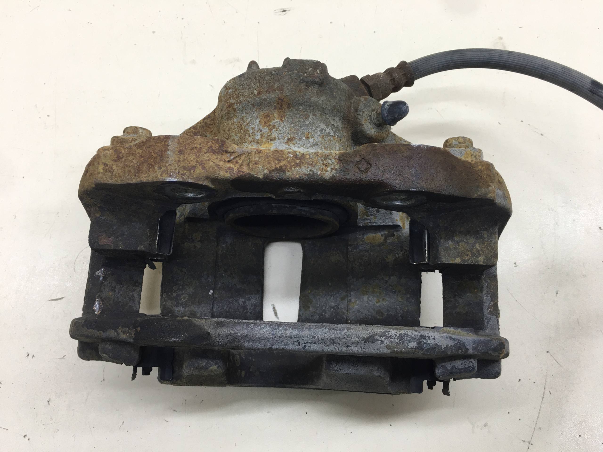 Суппорт передний правый Peugeot 208 2012>