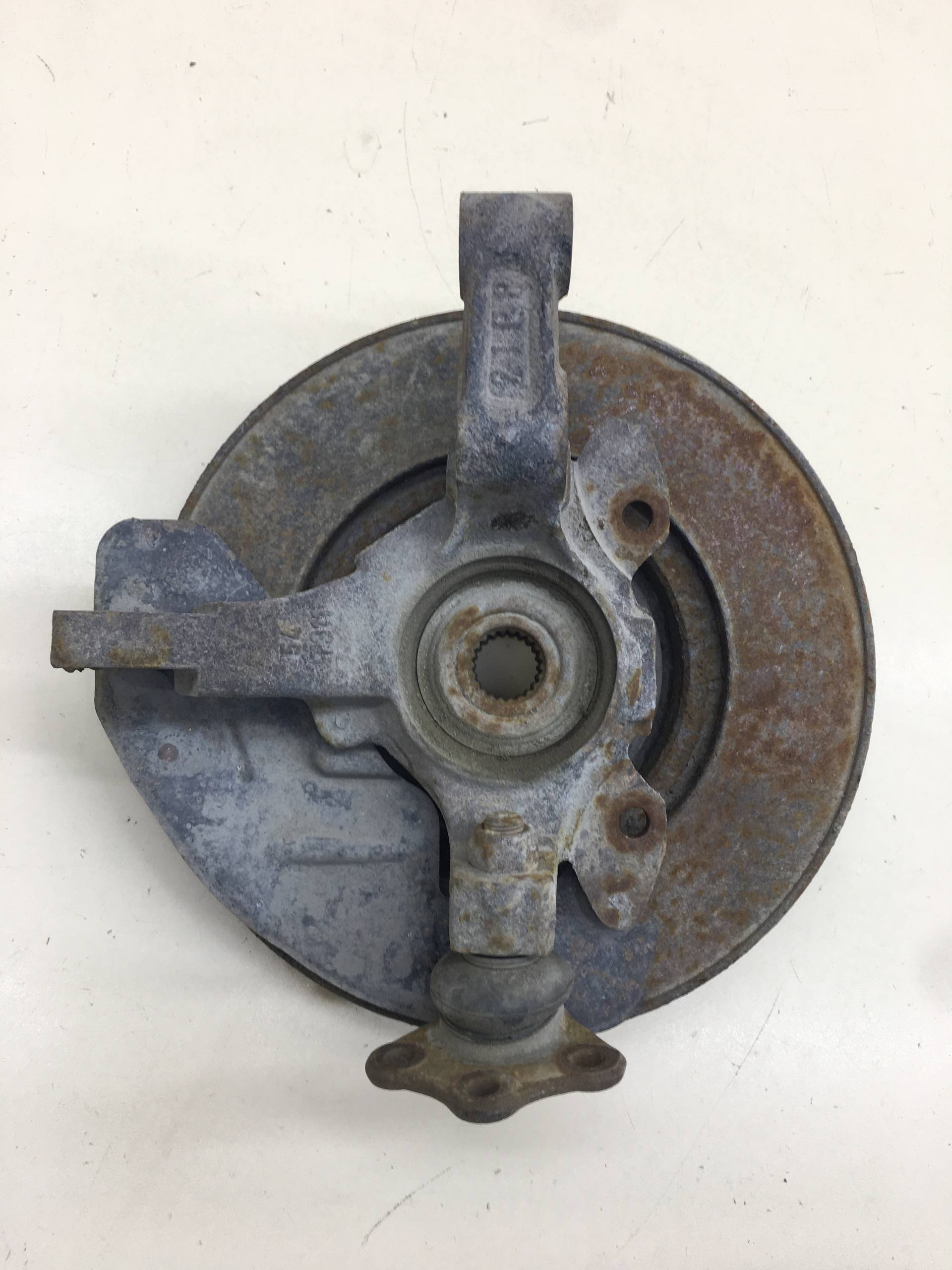 Кулак поворотный передний левый Fiat Albea 2002-2012