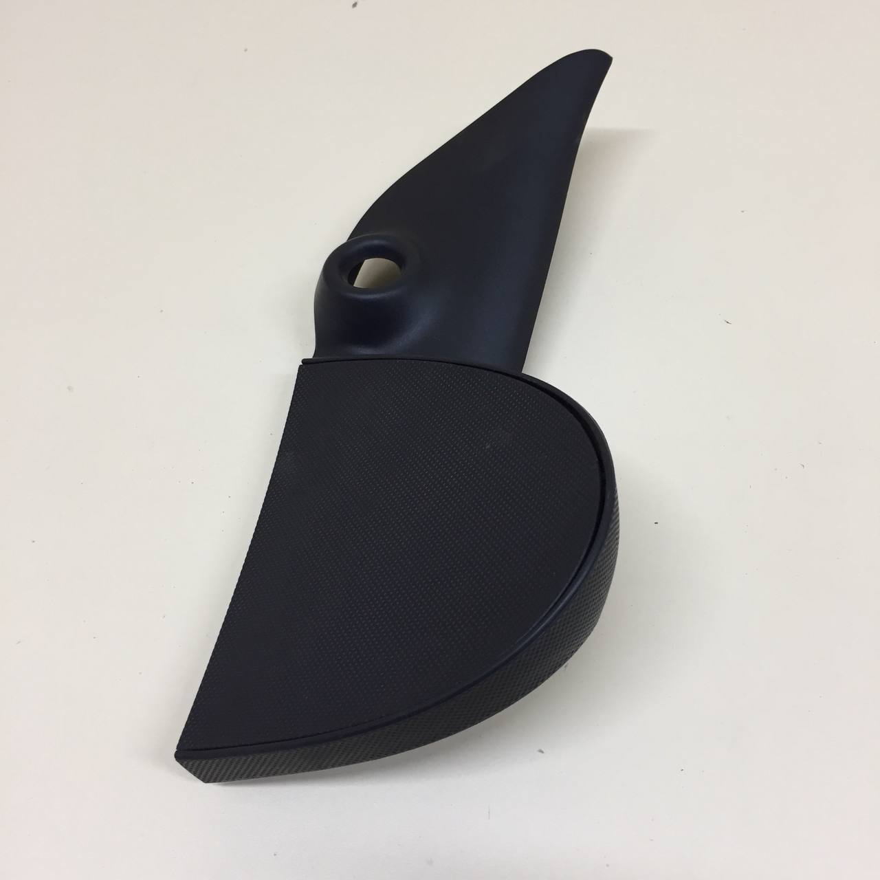 Крышка зеркала внутренняя правая Peugeot 107 2006-2014