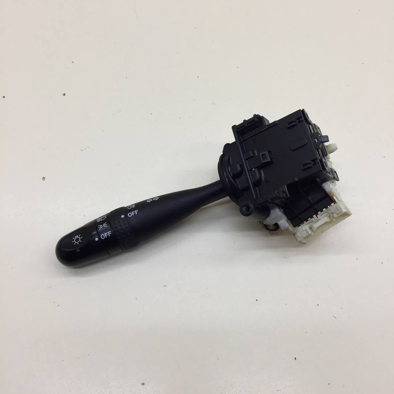 Переключатель поворотов подрулевой Suzuki Grand Vitara 2005-2015