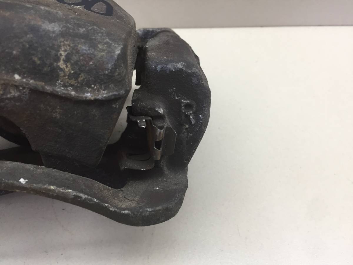 Суппорт передний правый Toyota Crown (S170) 1999-2003