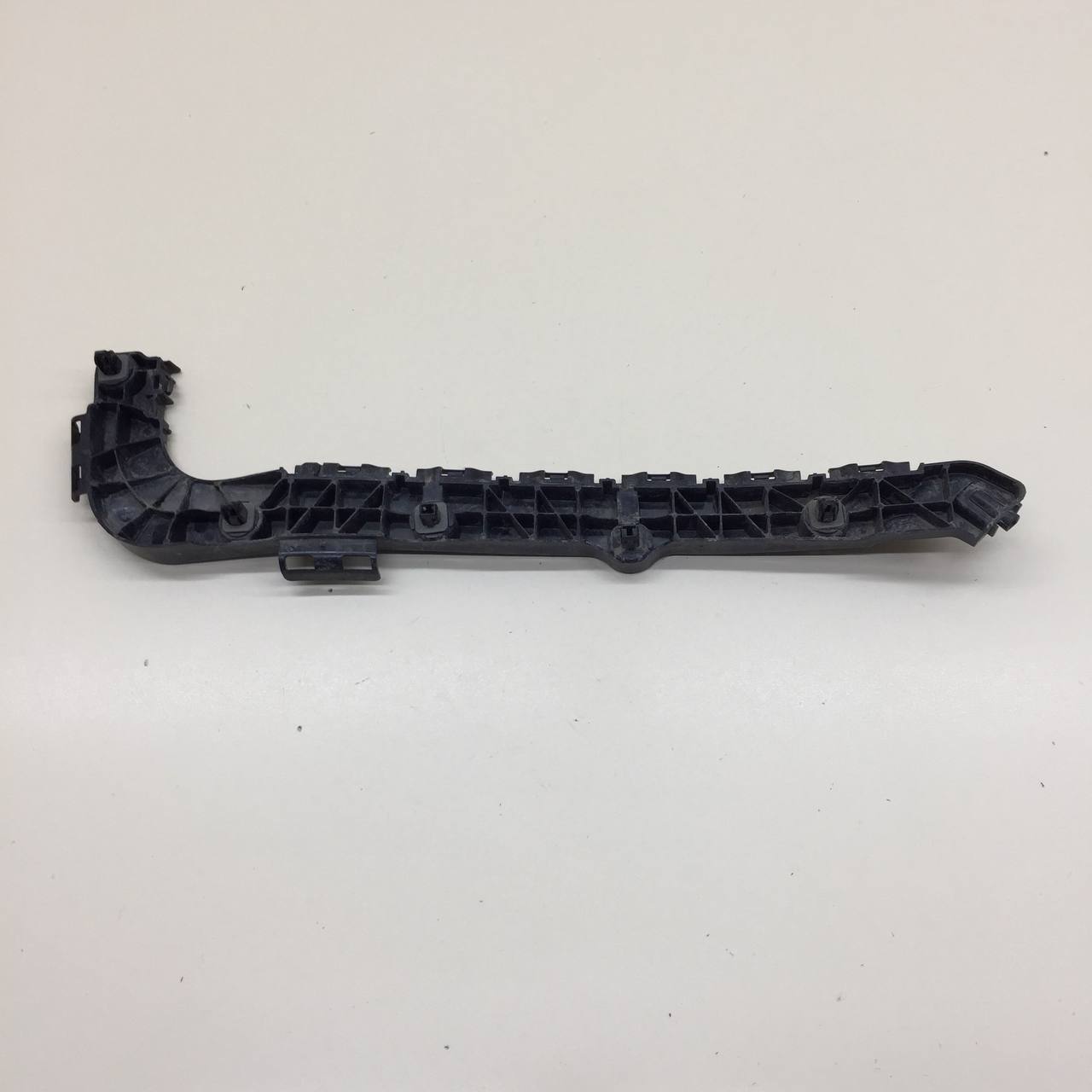 Кронштейн заднего бампера левый Jeep Grand Cherokee (WK2) 2010>