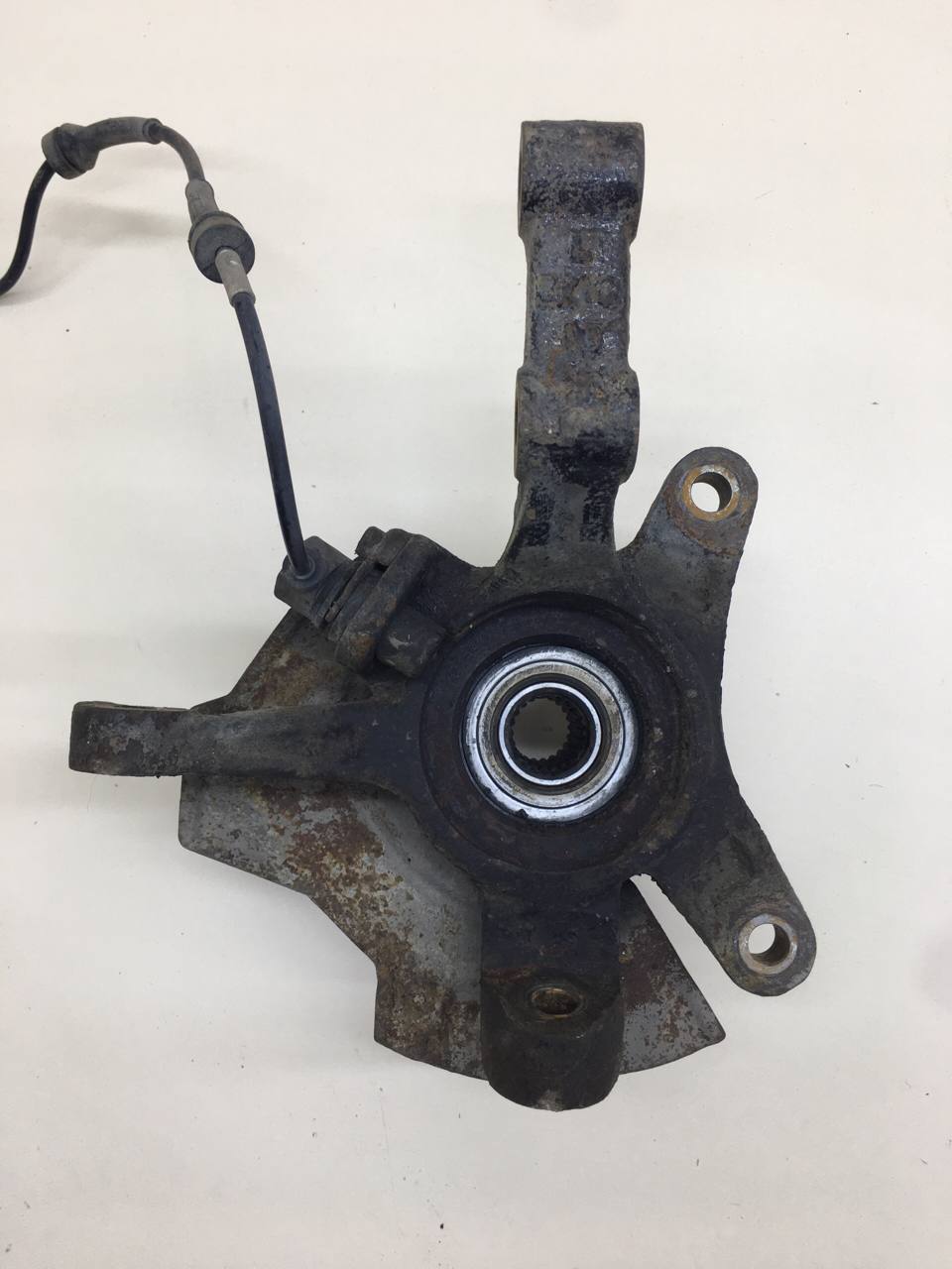 Кулак поворотный передний левый Chevrolet Aveo T250 2005-2011
