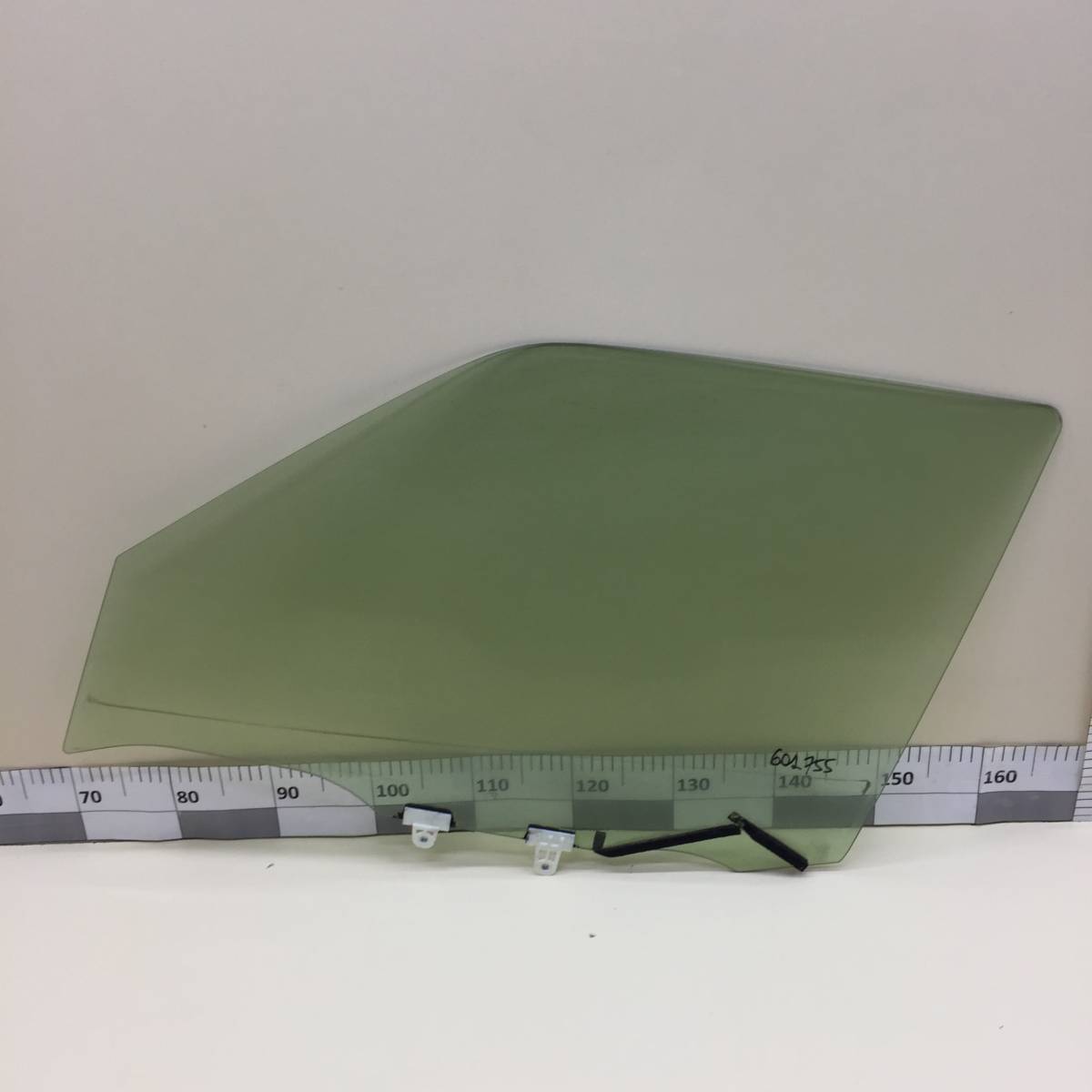 Стекло двери передней левой Nissan Juke (YF15) 2011-2020