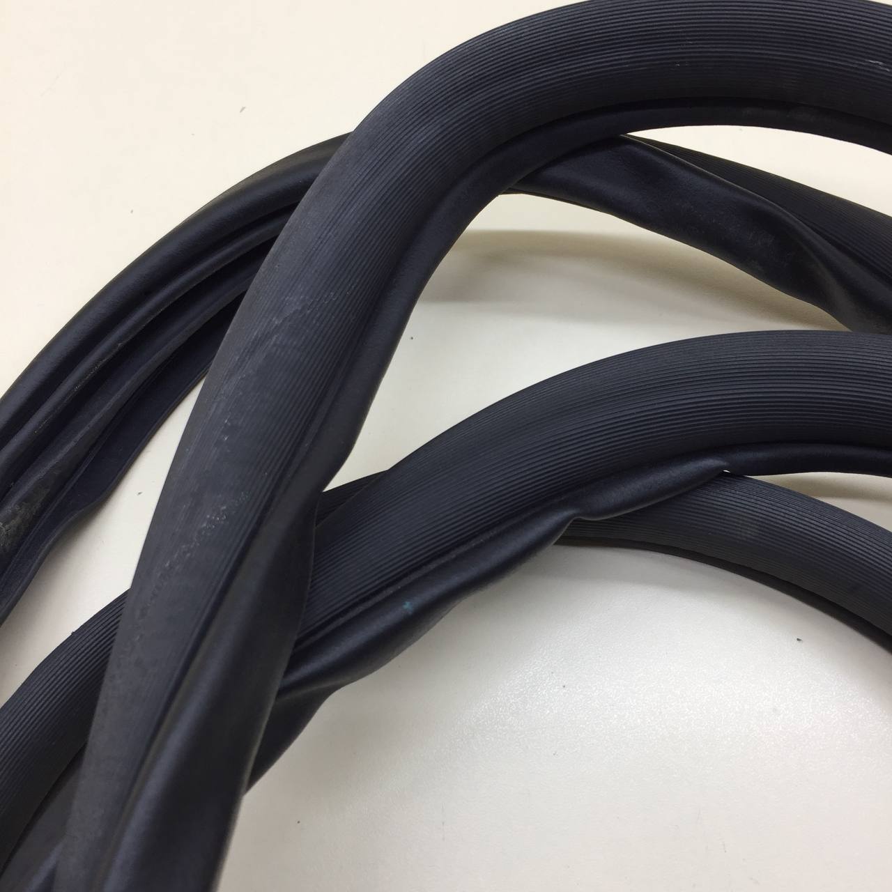 Уплотнитель проема двери задней левой Haval H6 2014-2020