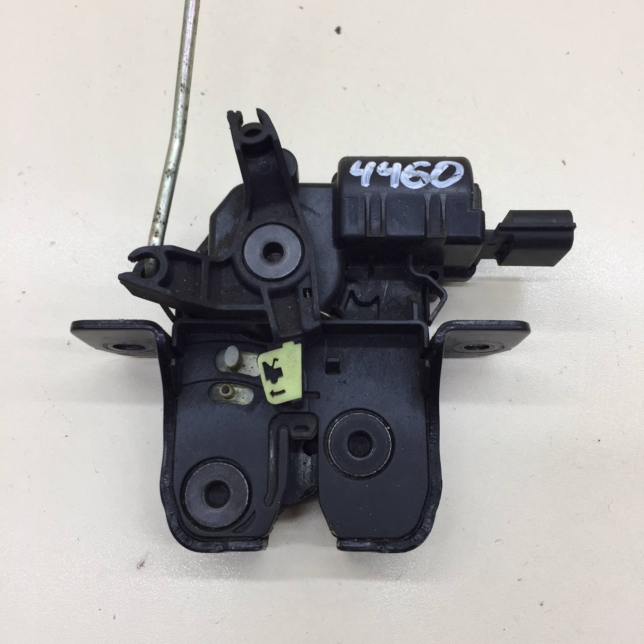 Замок багажника Lada Granta 2011>