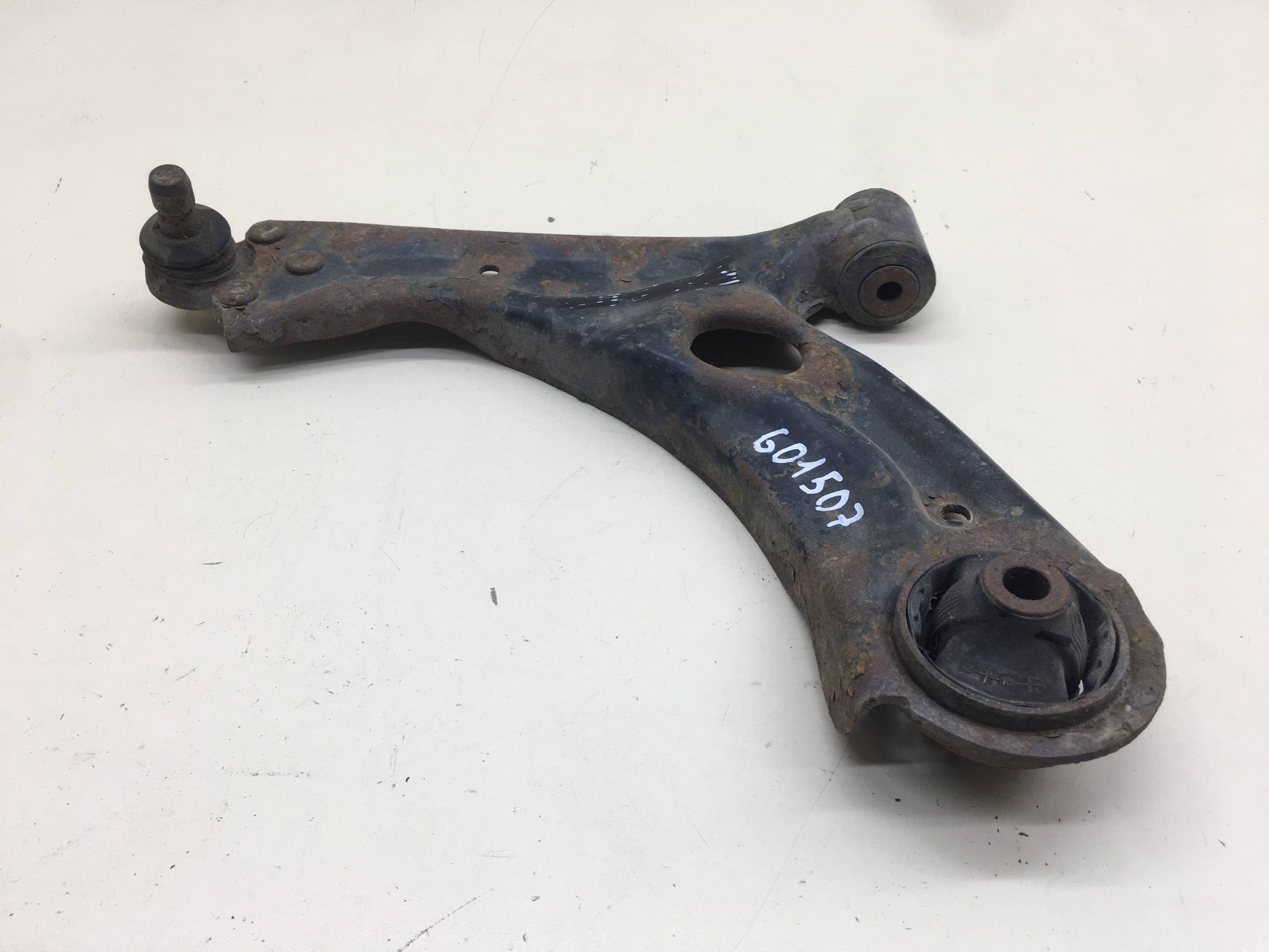 Рычаг передний левый Chevrolet Aveo T300 2011>