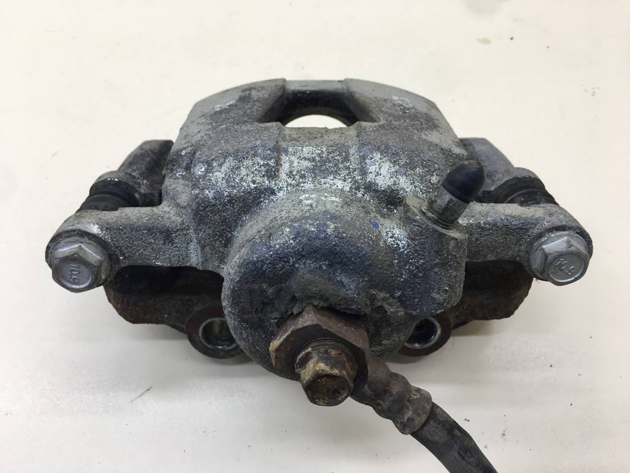 Суппорт передний правый ZAZ Chance 2009-2014