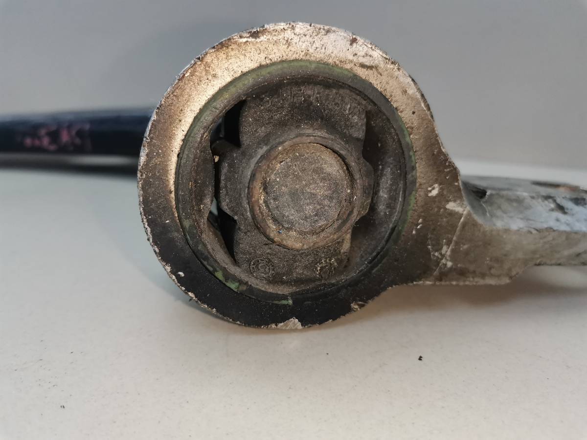 Рычаг передний левый Mazda Demio (DY) 2002-2007