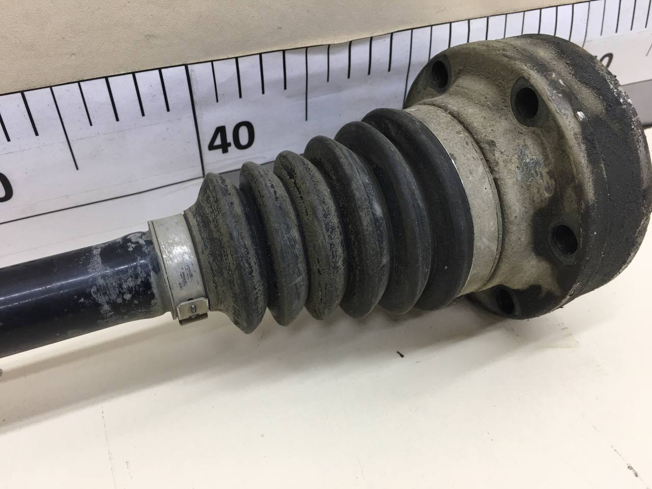 Полуось передняя левая Volkswagen Passat B7 2011-2015