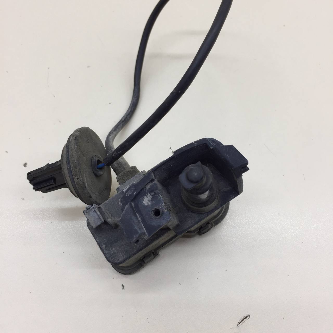 Активатор замка крышки бензобака Volkswagen Polo (MK5) 2011-2020