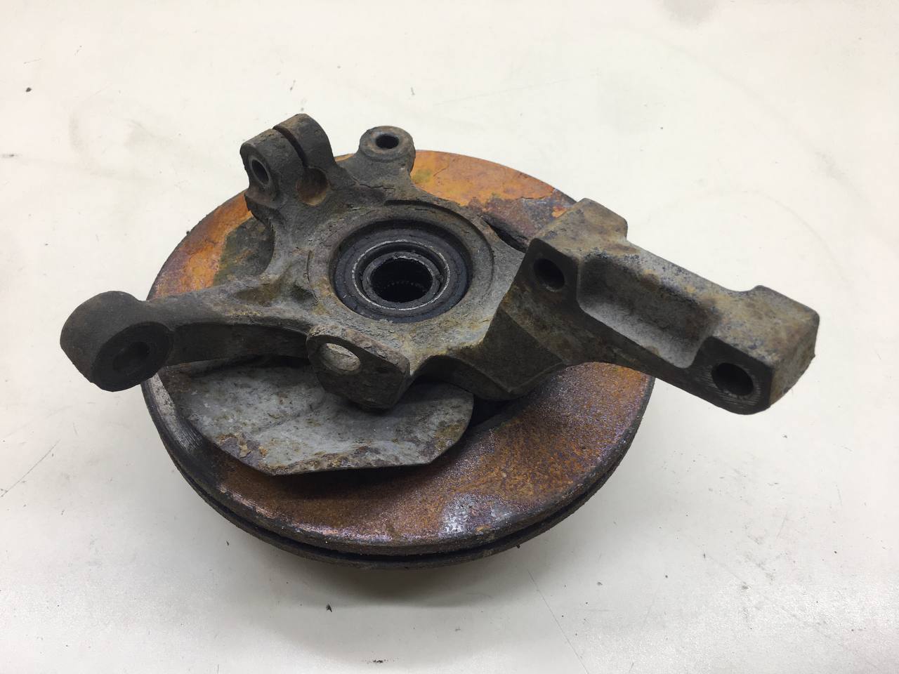 Кулак поворотный передний правый Chevrolet Lacetti (J200) 2003-2013