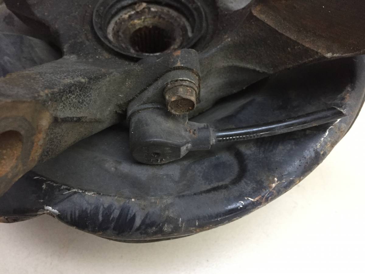 Кулак поворотный передний правый Mitsubishi Colt (CA0) 1992-1996