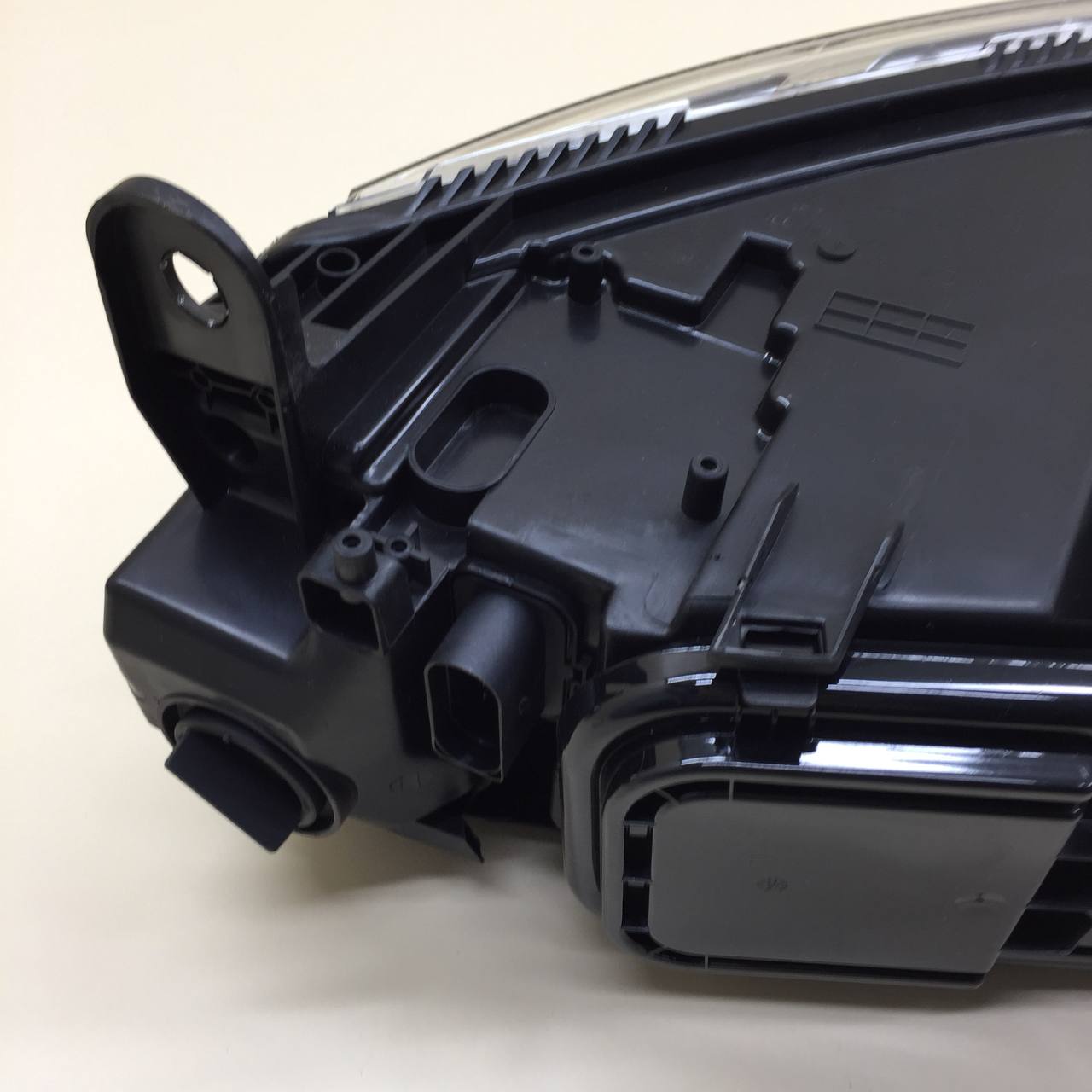 Фара правая Audi A6 (C6) 2005-2011