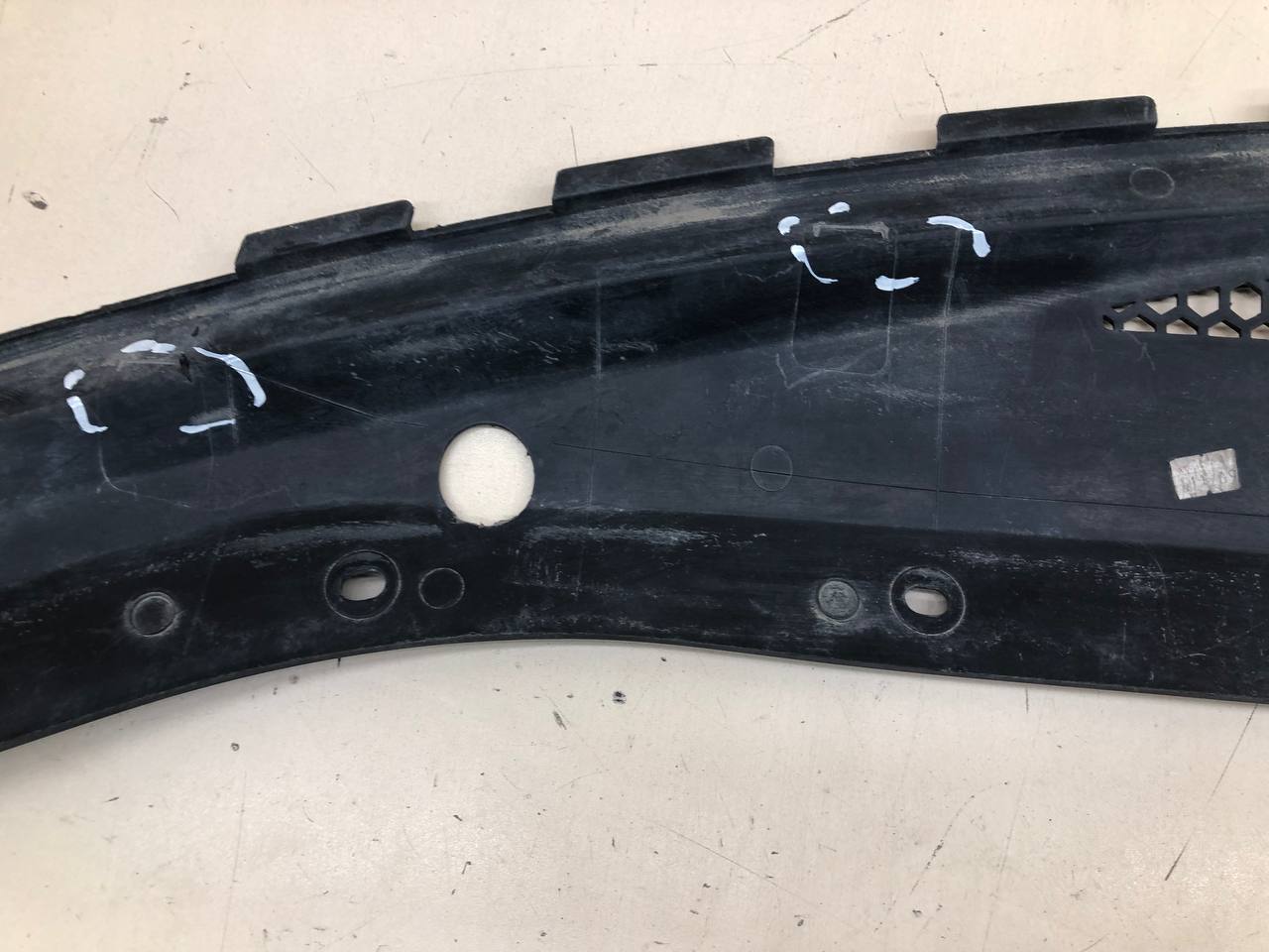 Кожух замка капота Hyundai Starex H1/Grand Starex 2007>