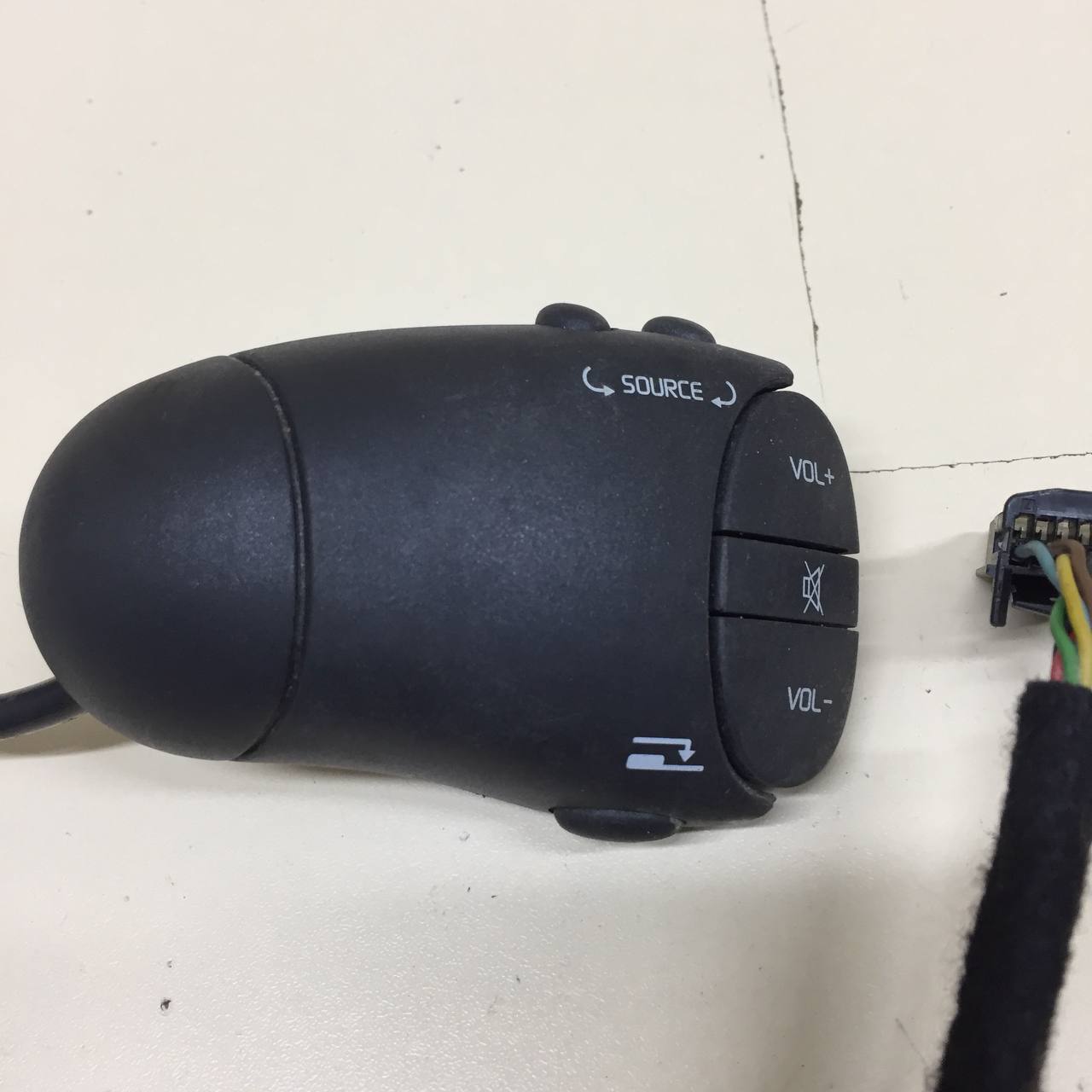 Переключатель подрулевой управления магнитолой Renault Symbol (2) 2008-2012