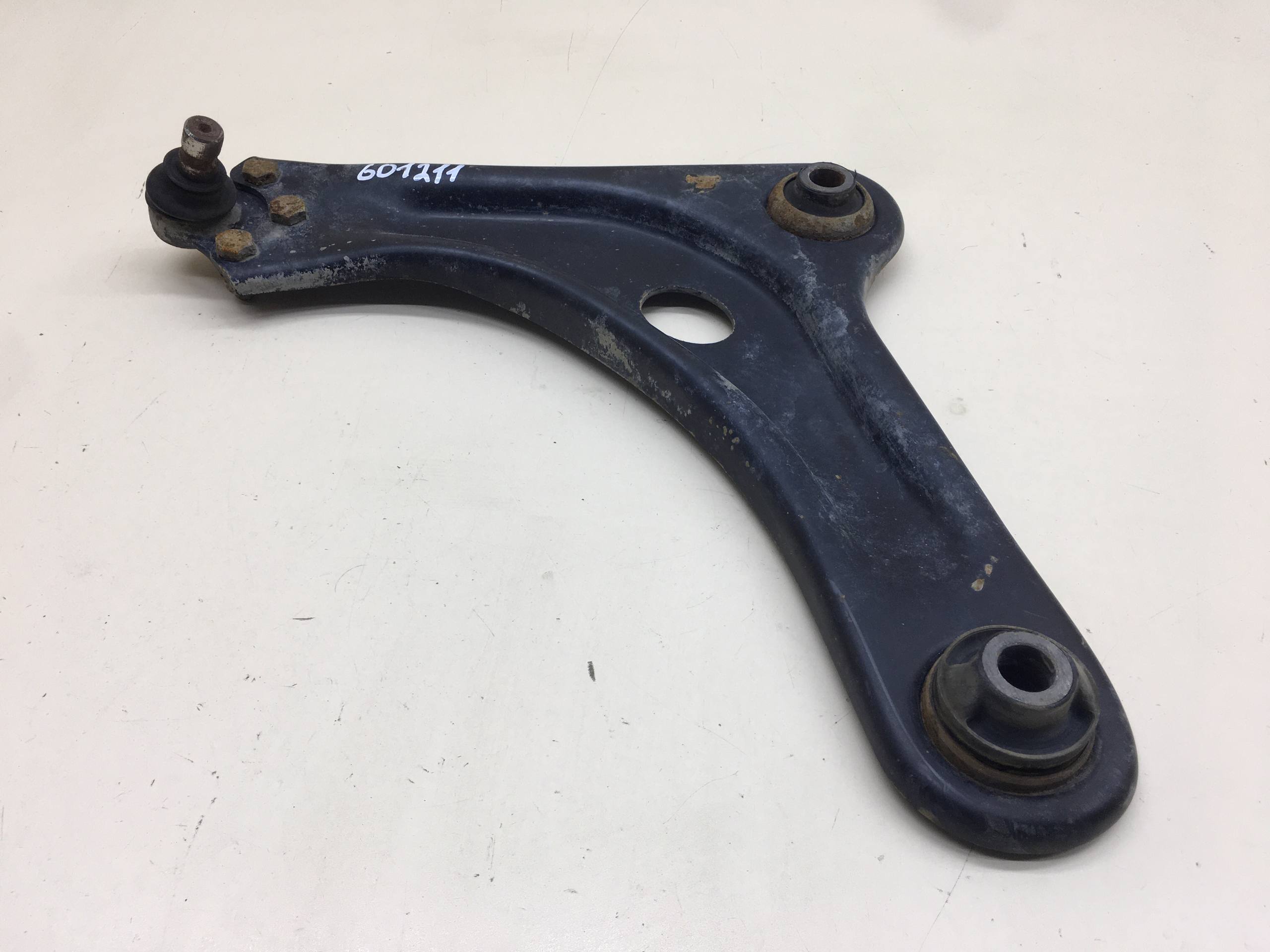 Рычаг передний левый Peugeot 208 2012>
