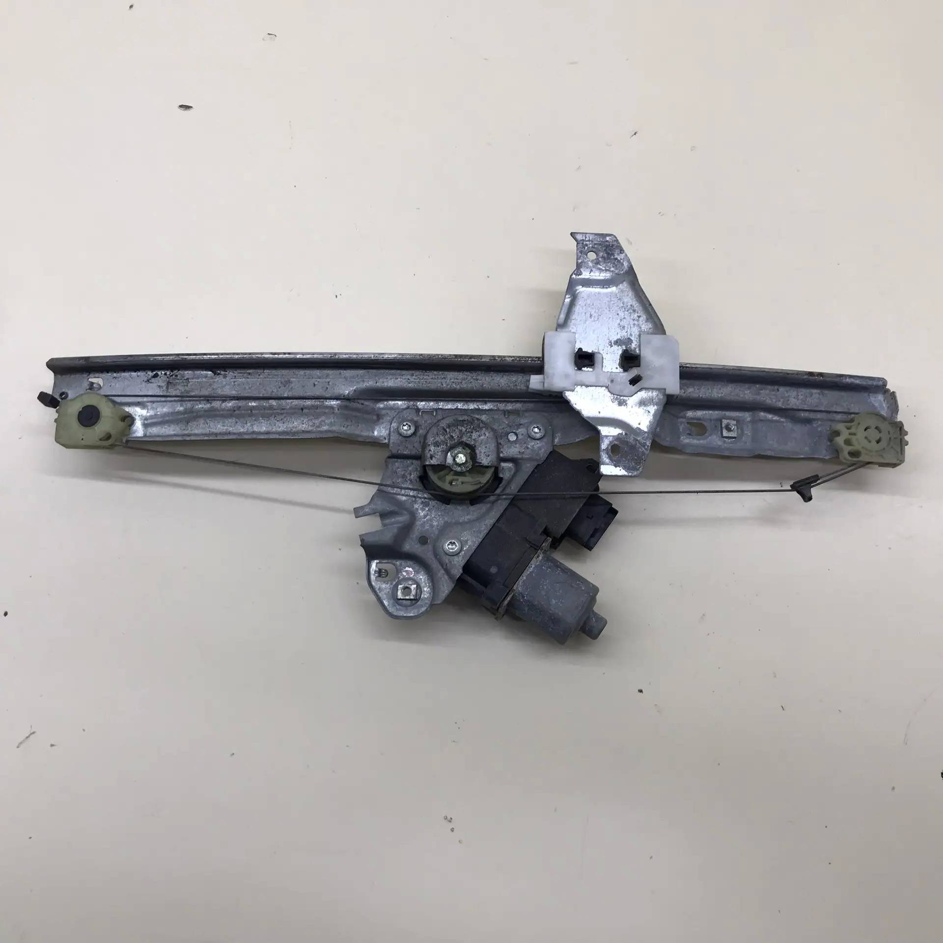 Стеклоподъемник электр. передний левый Peugeot 308 2007>