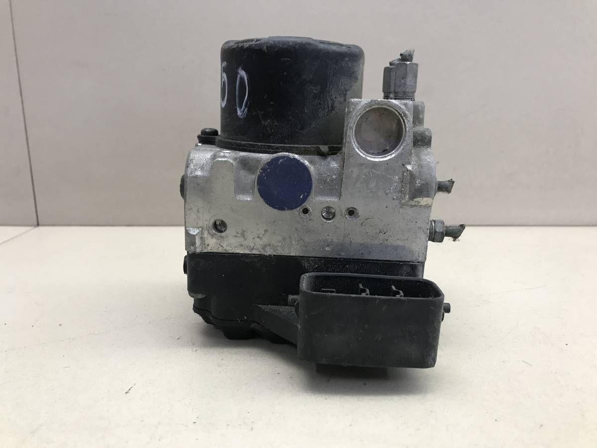 Блок ABS (насос) Toyota Mark II  (X110) 2000-2004