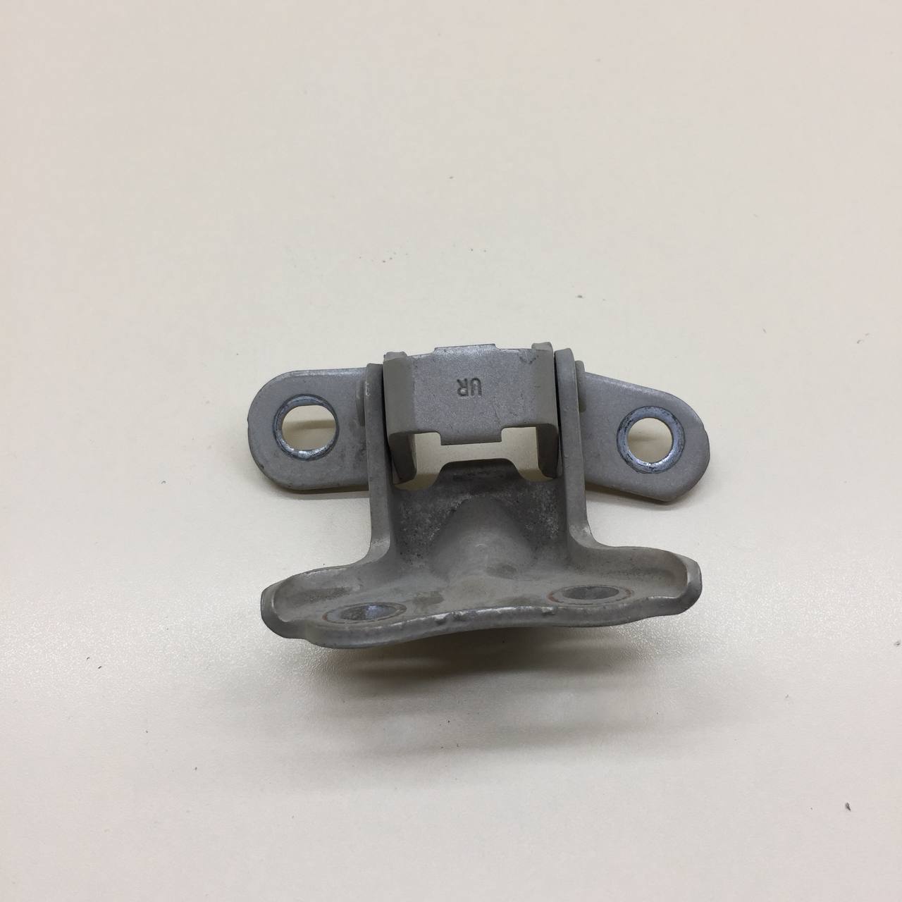 Петля двери задней правой верхняя Hyundai Solaris (RB) 2010-2017