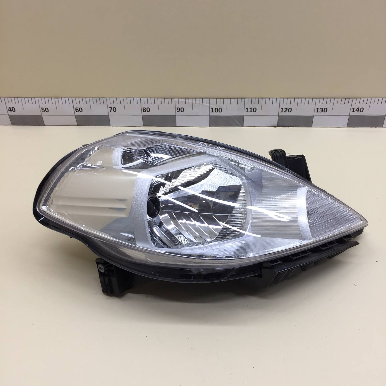 Фара правая Nissan Tiida (C11) 2007-2014