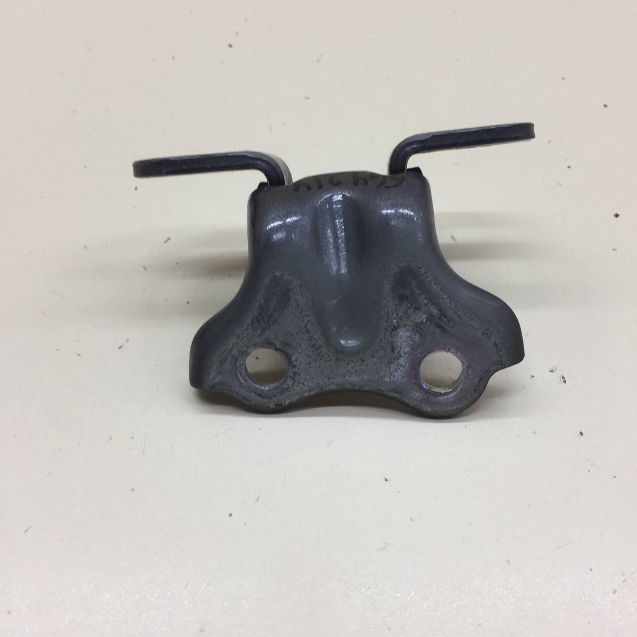 Петля двери задней правой верхняя Hyundai Solaris (RB) 2010-2017