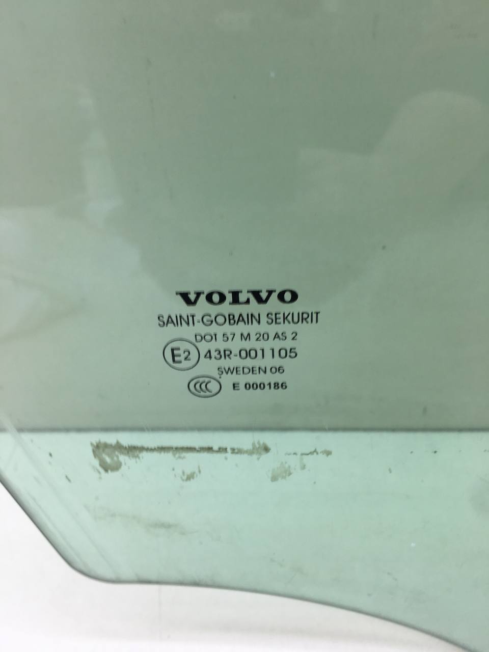 Стекло двери передней правой Volvo S40 (MS) 2004-2012