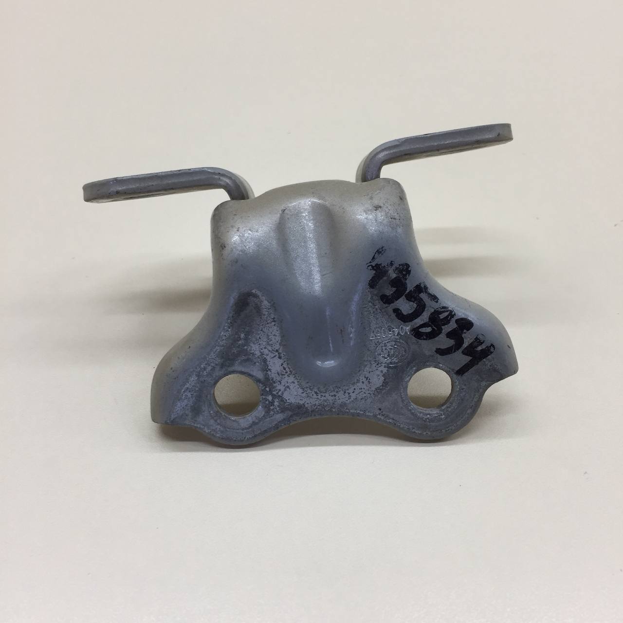 Петля двери задней правой верхняя Hyundai Solaris (RB) 2010-2017