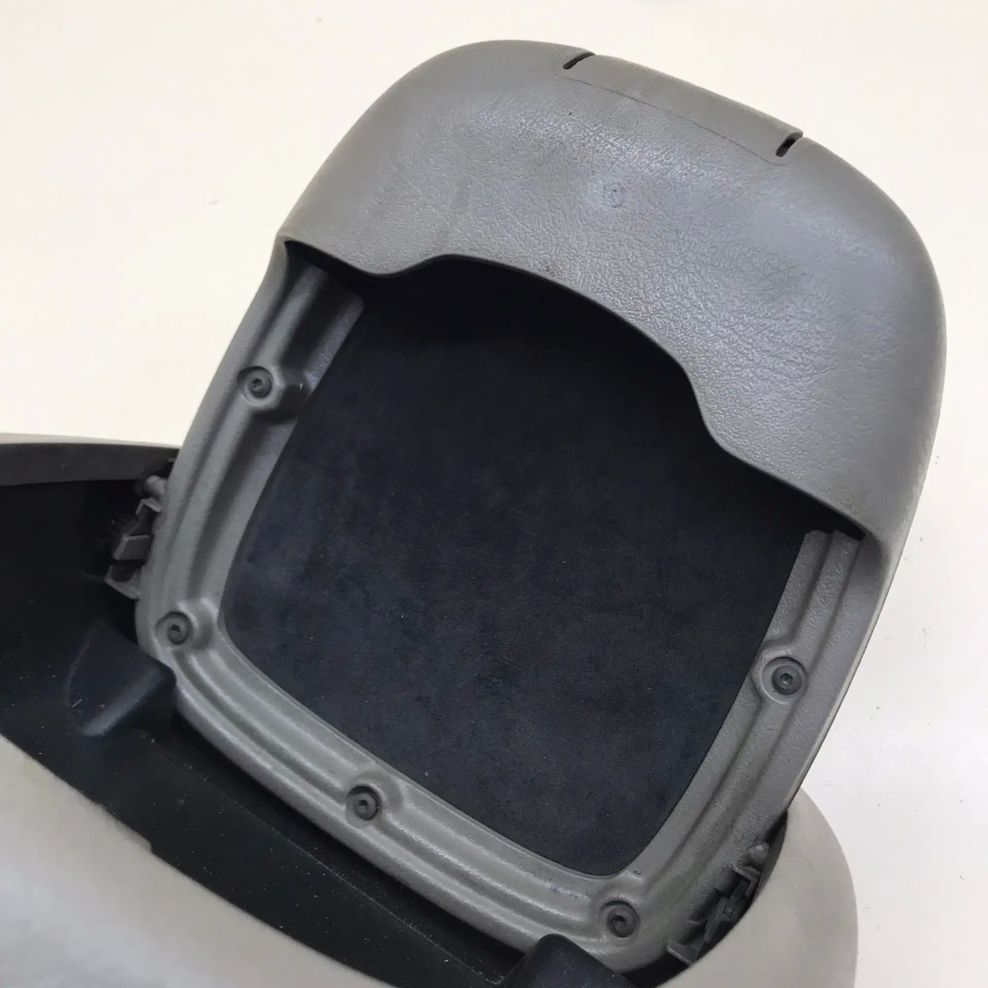 Бардачок Chevrolet TrailBlazer (GMT360) 2001-2010