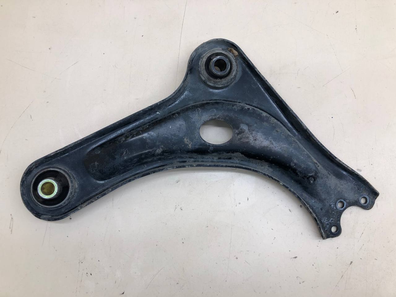 Рычаг передний левый Citroen C3 2009-2016