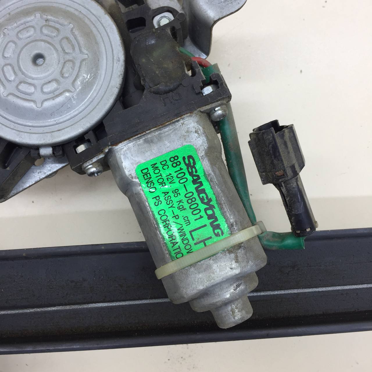 Стеклоподъемник электр. задний левый SsangYong Rexton 1 2001-2006