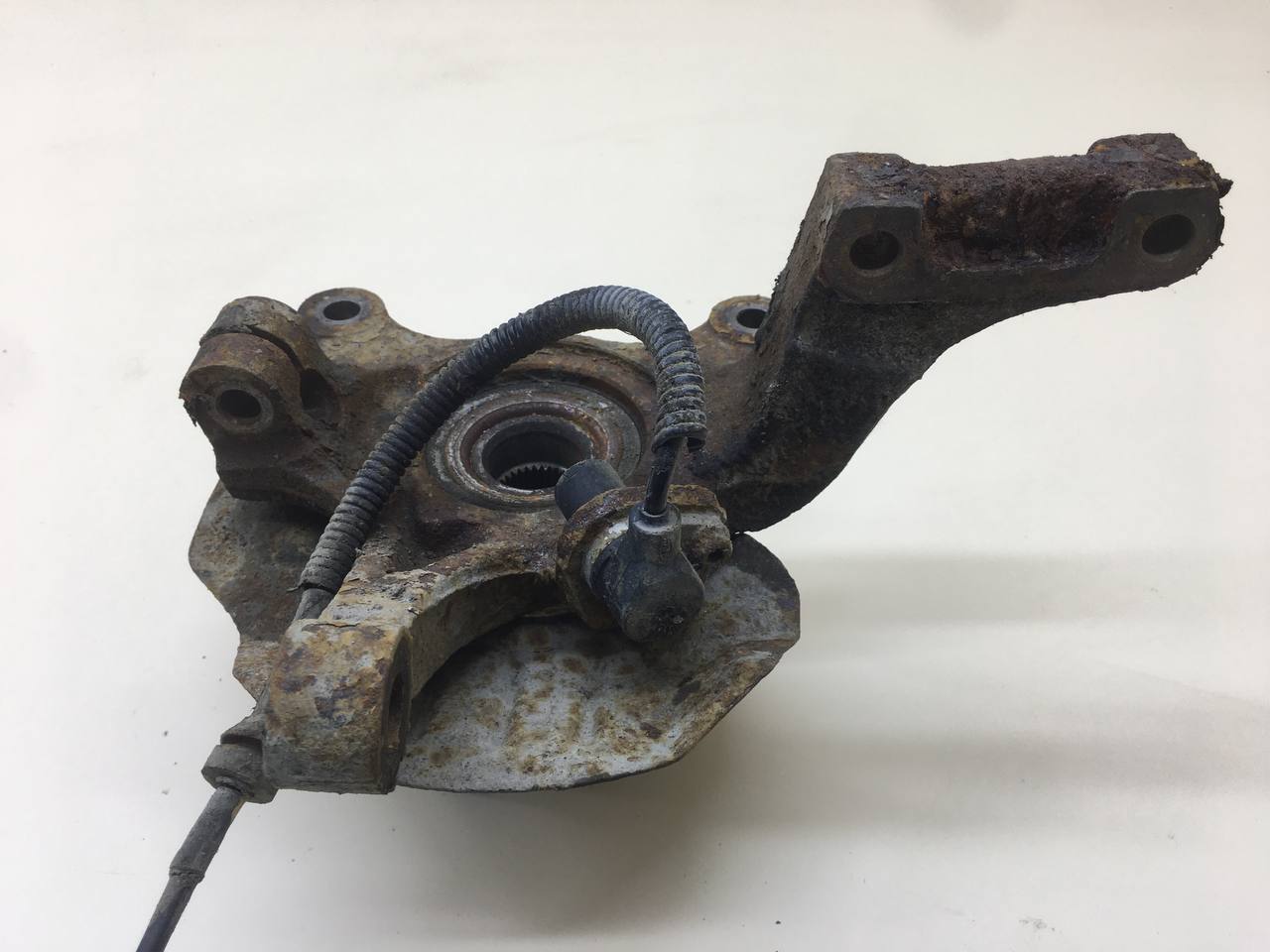 Кулак поворотный передний правый Chevrolet Lacetti (J200) 2003-2013