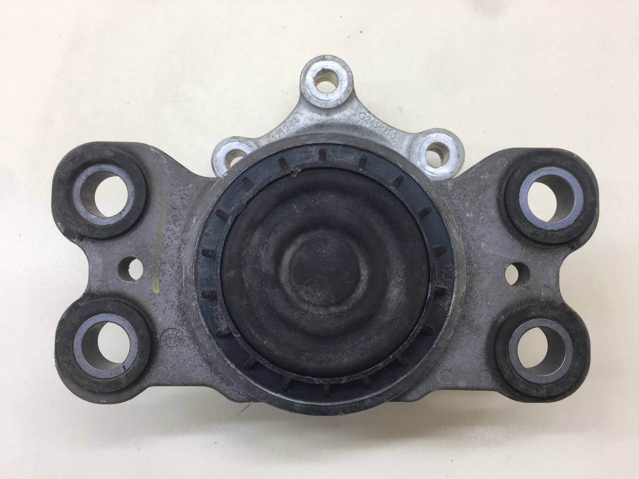 Опора двигателя левая Volvo V60 2010-2013