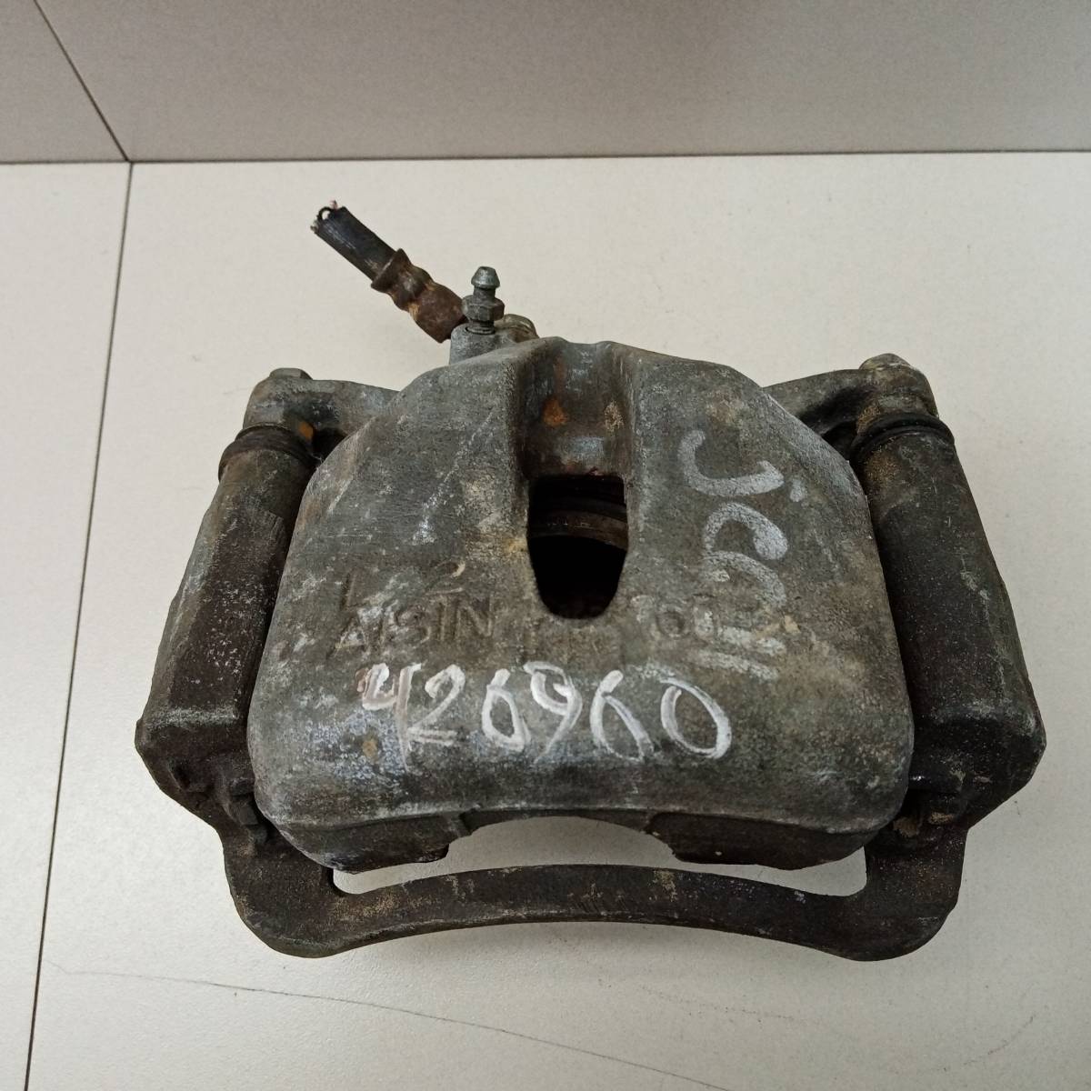 Суппорт передний левый Toyota Progres (G10) 1998-2007